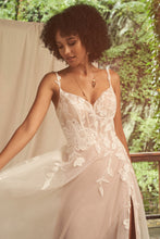 Ladda upp bild till gallerivisning, Brudklänning Lillian West 66271 (ej onlineköp) ivory