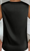 Ladda upp bild till gallerivisning, Topp med breda axelband i satin