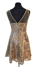 Ladda upp bild till gallerivisning, REA Kort klänning Venitti guld