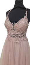 Ladda upp bild till gallerivisning, Aftonklänning / Balklänning  Venitti 81065 rose
