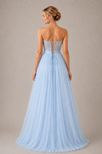 Ladda upp bild till gallerivisning, Aftonklänning / Balklänning  Venitti Chiara baby blue