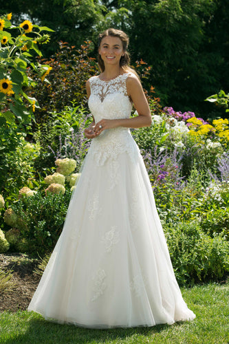 Brudklänning Sweetheart 11038 med ärmar second hand / återbruk