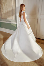 Ladda upp bild till gallerivisning, Brudklänning Sincerity 44547 ( ej onlineköp )