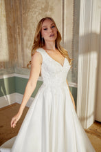 Ladda upp bild till gallerivisning, Brudklänning Sincerity 44547 ( ej onlineköp )