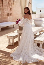 Ladda upp bild till gallerivisning, Brudklänning Lillian West 66333SL med ärmar ( ej onlineköp )