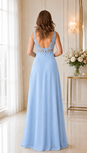 Ladda upp bild till gallerivisning, Aftonklänning / Balklänning  Venitti Doris med slitz 99185 baby blue
