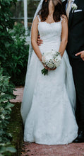 Ladda upp bild till gallerivisning, Brudklänning Pronovias Princia med extra släp  second hand / återbruk