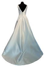 Ladda upp bild till gallerivisning, Brudklänning Sincerity Couture