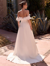 Ladda upp bild till gallerivisning, Billig brudklänning Betsi Bianco Evento ( ej onlineköp )