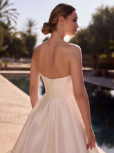 Ladda upp bild till gallerivisning, Billig brudklänning Daria Bianco Evento (ej onlineköp)