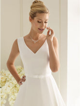 Ladda upp bild till gallerivisning, Brudklänning Bianco Evento Dalila second hand / återbruk