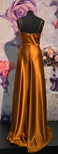 Lång klänning med slitz från PartyLine 99811 copper