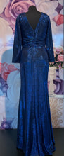 Ladda upp bild till gallerivisning, Lång klänning med ärm från PartyLine H0251