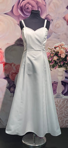 Brudklänning Stevies Gowns 1055 second hand / återbruk