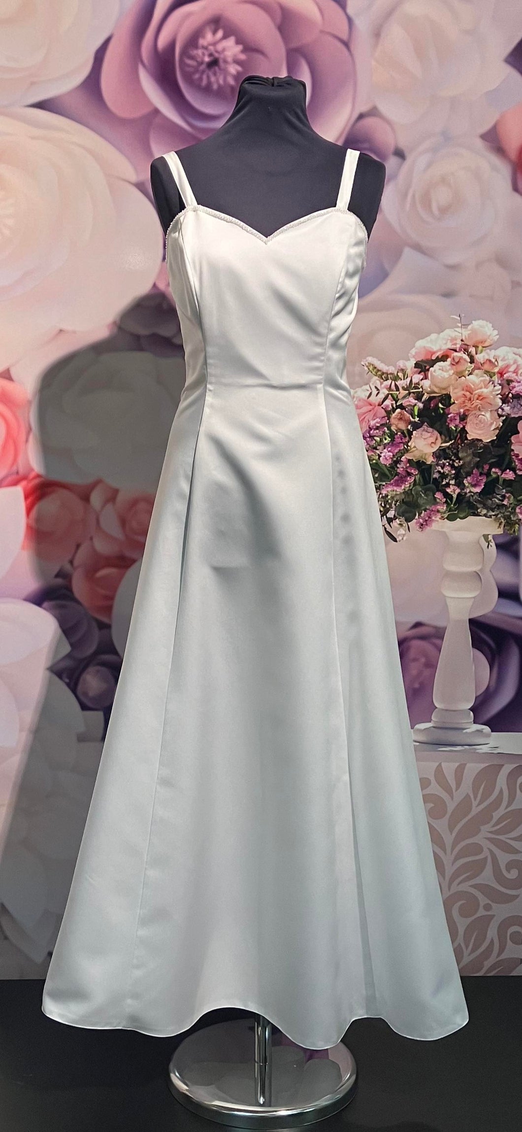 Brudklänning Stevies Gowns 1055 second hand / återbruk