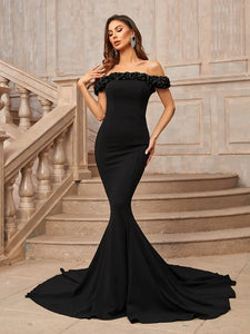Aftonklänning / Balklänning  off shoulder svart