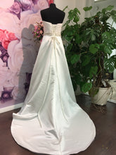 Ladda upp bild till gallerivisning, Brudklänning Forever Yours 0075