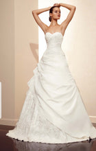 Ladda upp bild till gallerivisning, HYRA Brudklänning Amour Bridal 1169 (ej onlineköp)