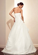 Ladda upp bild till gallerivisning, HYRA Brudklänning Amour Bridal 1169 (ej onlineköp)