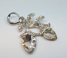Ladda upp bild till gallerivisning, Brosch i strass