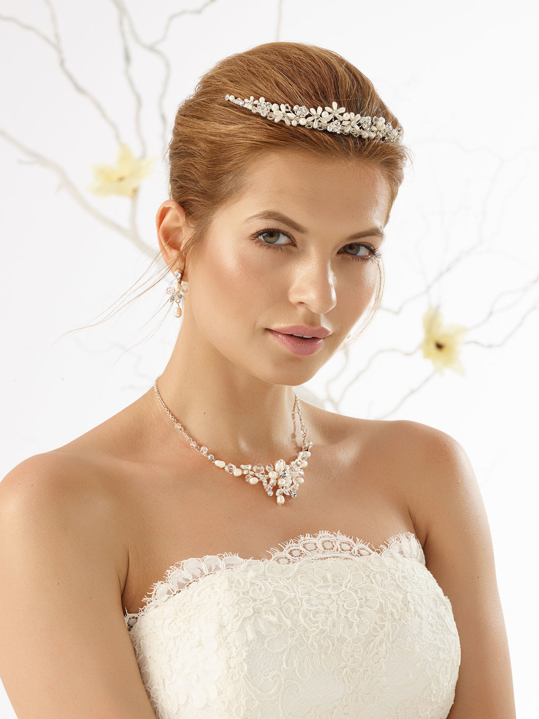 Tiara D 33