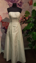 Ladda upp bild till gallerivisning, Brudklänning Nixa 101 taft